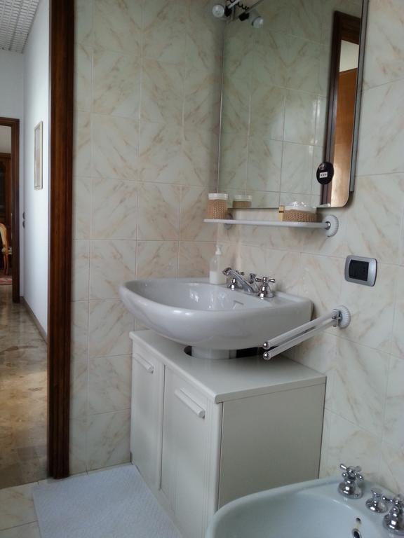 غالاّراتي B&B Gloria الغرفة الصورة